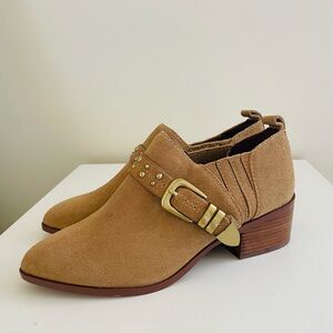 BCBGeneration Women’s Size 7 M Loela Western Shootie Wheat Tan Suede